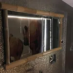 Kwatera prywatna Egzotyczny Diamonds I Zanzi W Krainie Alicji