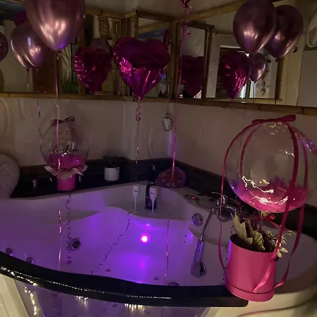 Homestay Egzotyczny Diamonds I Zanzi W Krainie Alicji