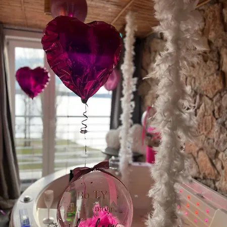 Egzotyczno - Romantyczne Miejsce Dla Dwojga ホームステイ エウク